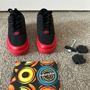 NEW Heelys Pro 20 Half Fld Wheeled Shoes – Black / Red – Youth Size 4